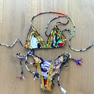 2 Bikinis (4 pieces)